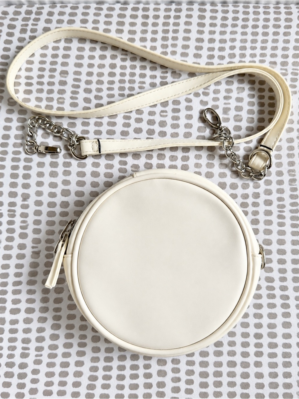 Cream Round Crossbody Bag with Chain Strap